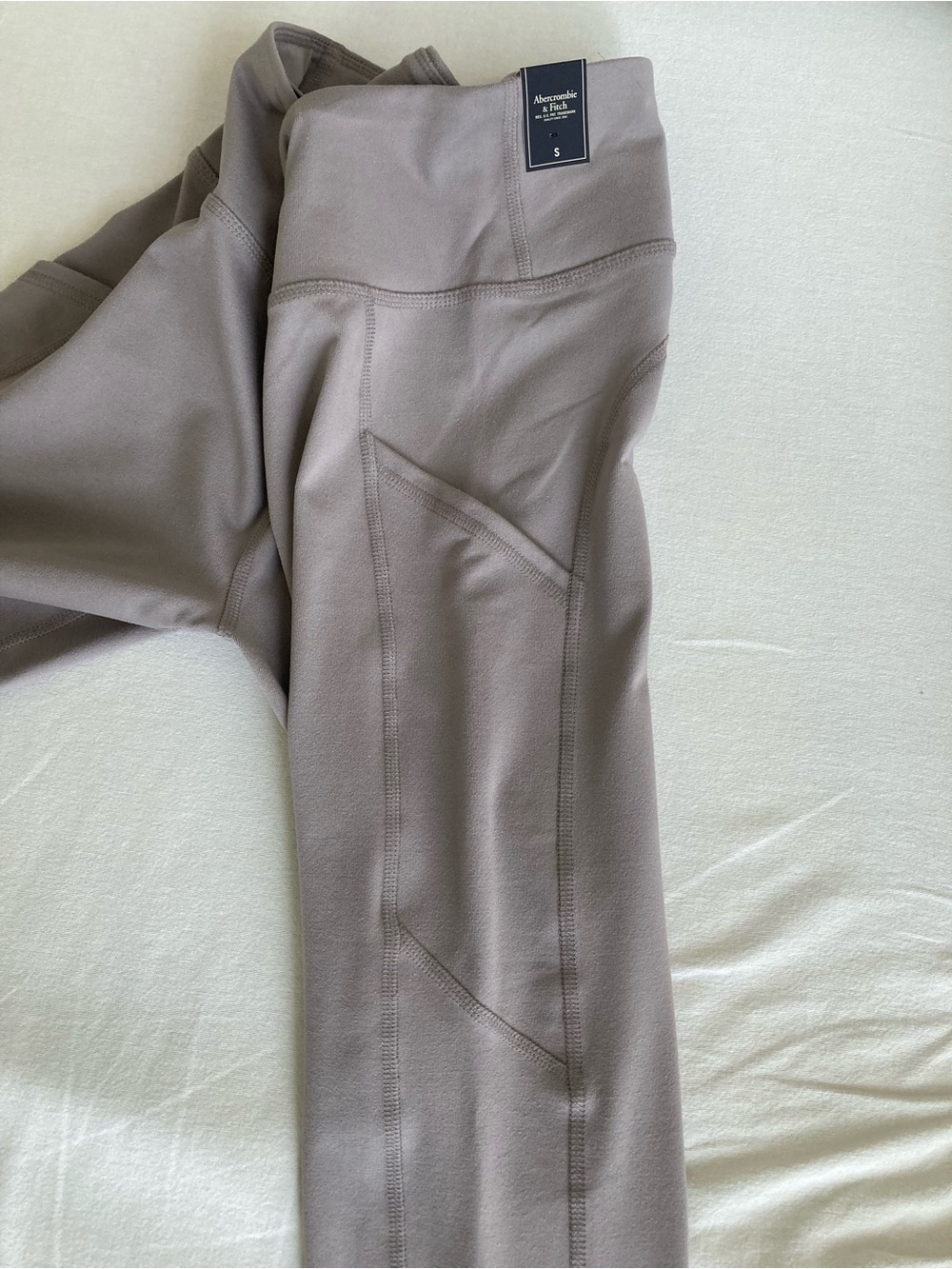 Abercrombie and Fitch soft pocket leggings size small 7/8 length - Picture 3 of 7